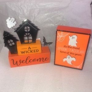Michael’s sample, lot of two Halloween decoration.